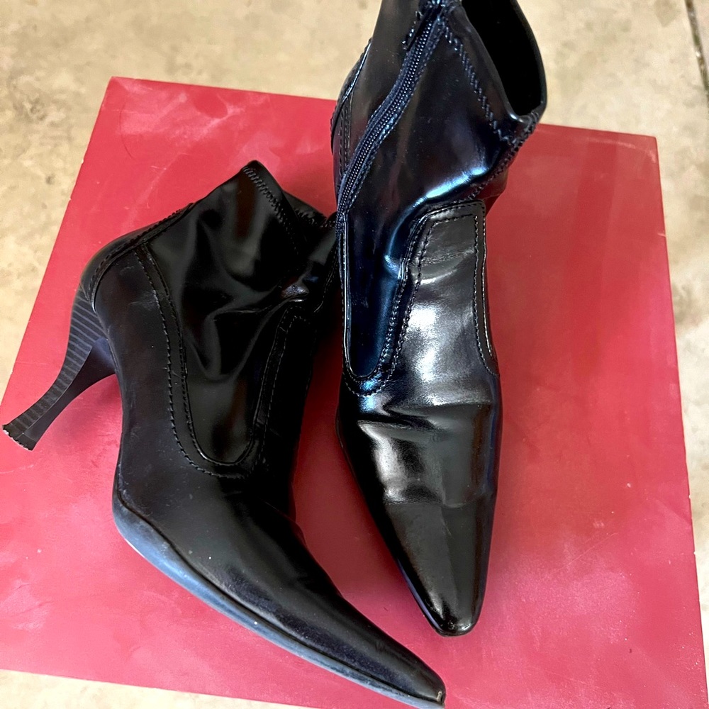 Pointy toe high heel bootie